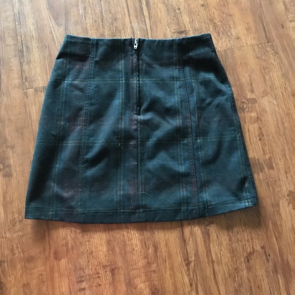 black miniskirt with slight plaid pattern - Picture 2 of 4